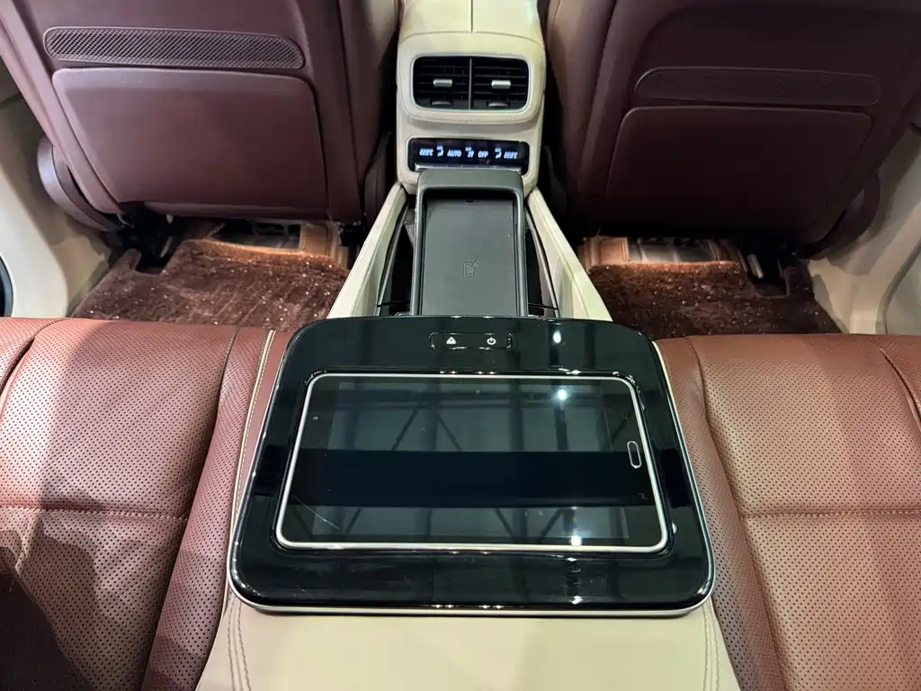 Mercedes-Benz GLS — миниатюра 23