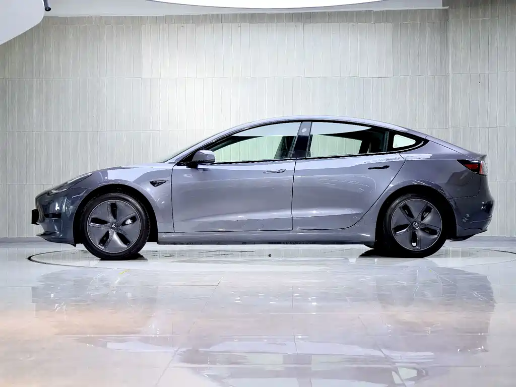 Tesla Model 3 — миниатюра 3