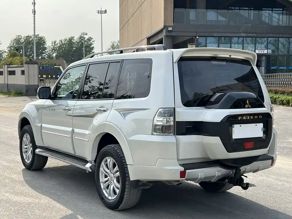 Mitsubishi V97 2018 3.8L