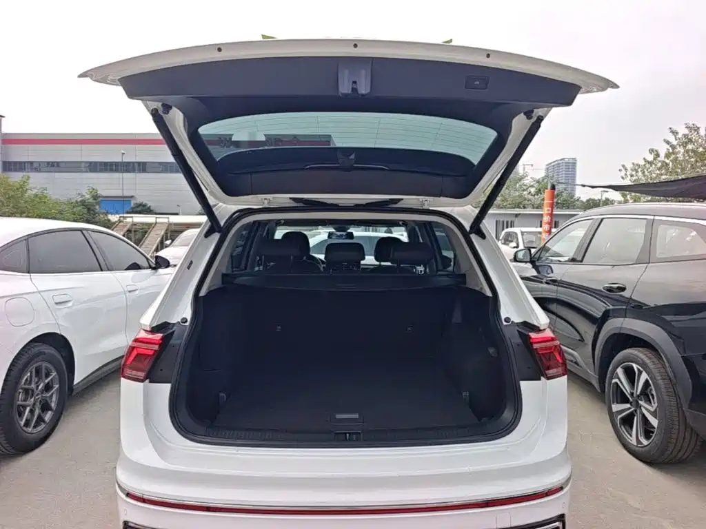 Volkswagen Tiguan L PHEV — миниатюра 19