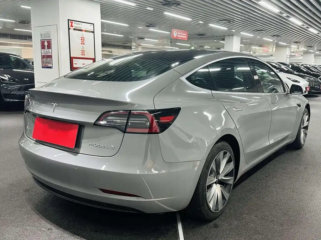 Tesla Model 3 — миниатюра 4