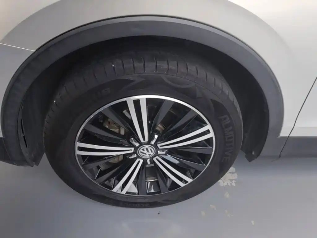 Volkswagen Tiguan L — миниатюра 23