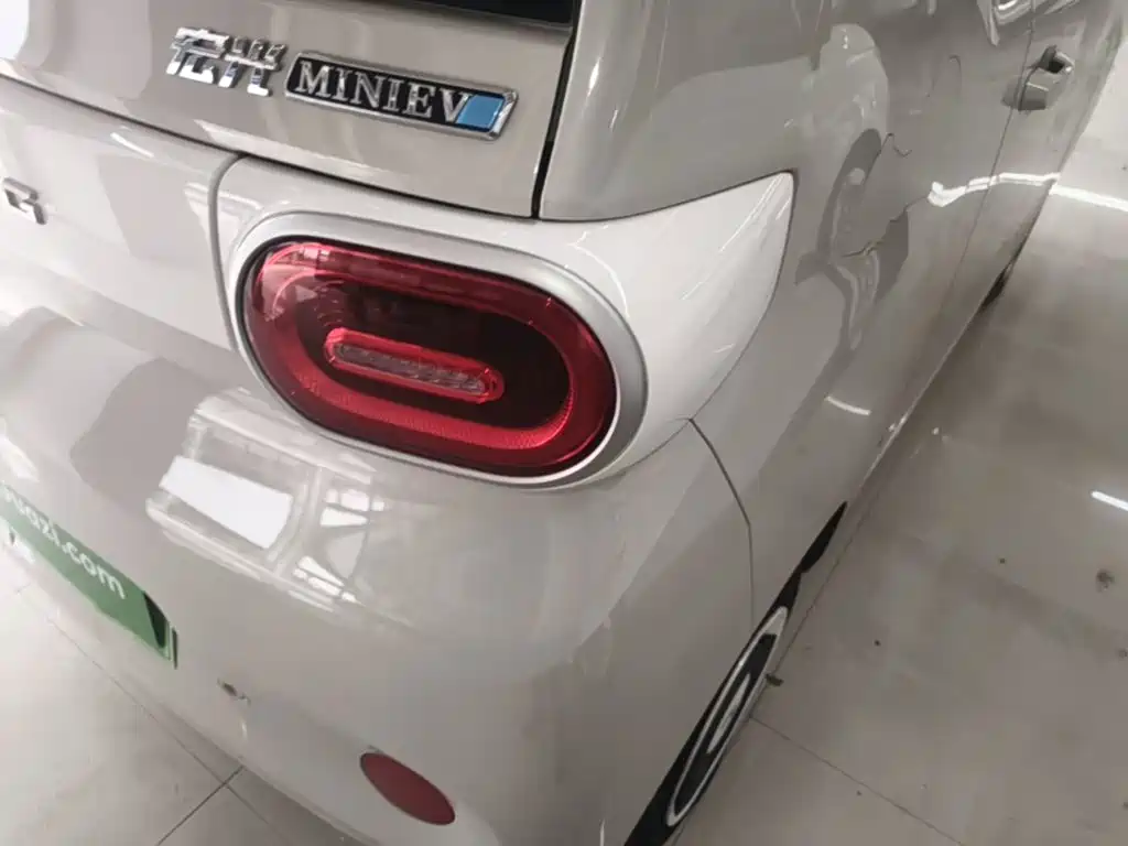 Wuling MINIEV — миниатюра 8