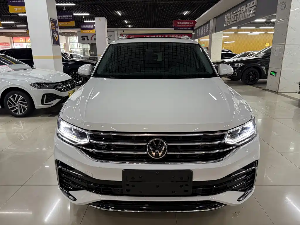 Volkswagen Tiguan L — миниатюра 2