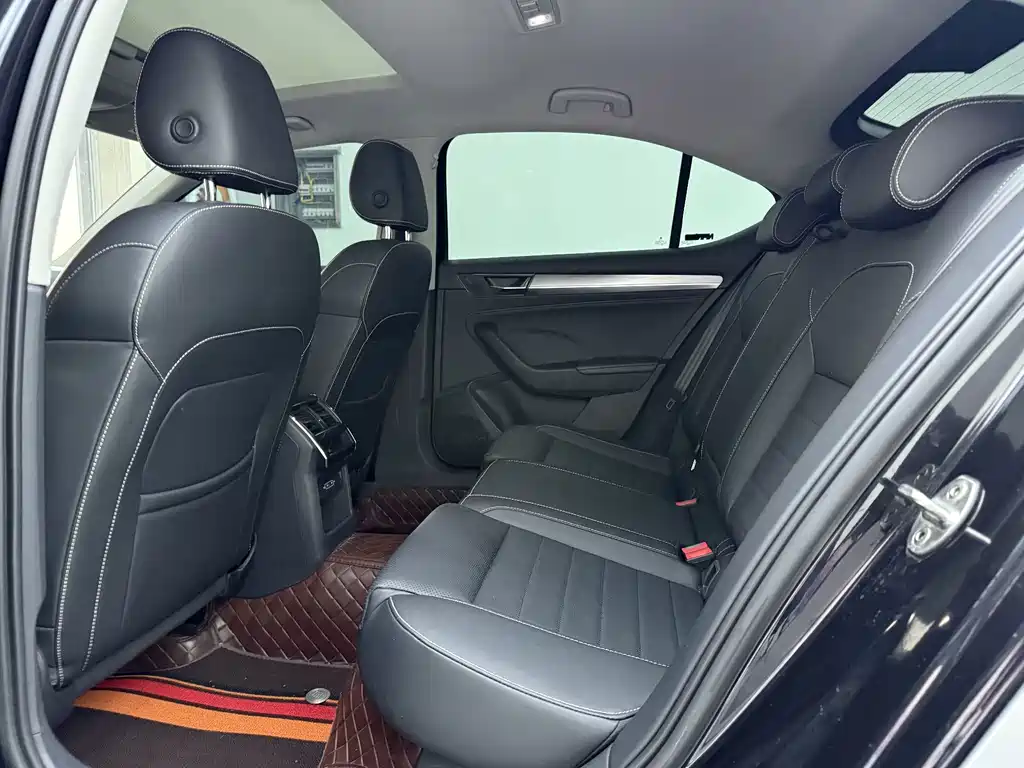 Skoda Superb — миниатюра 6