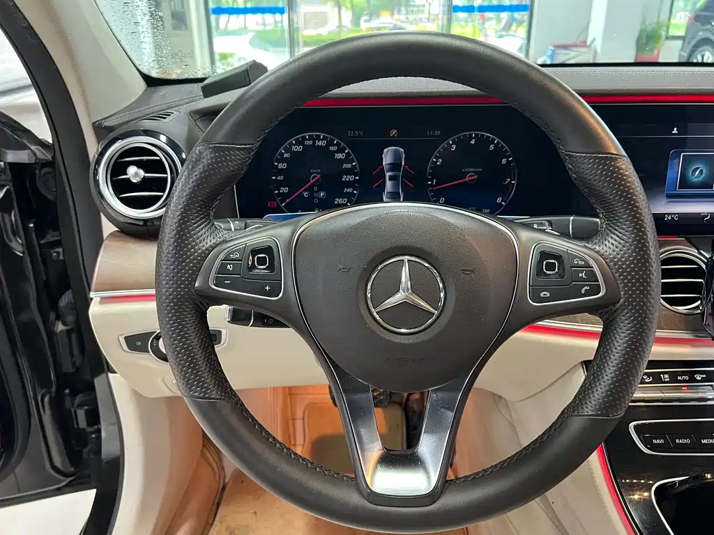Mercedes-Benz E-Class — миниатюра 12