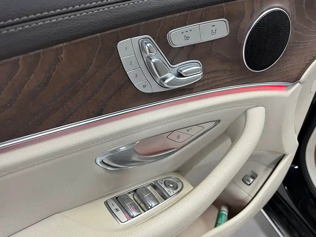 Mercedes-Benz E-Class — миниатюра 13