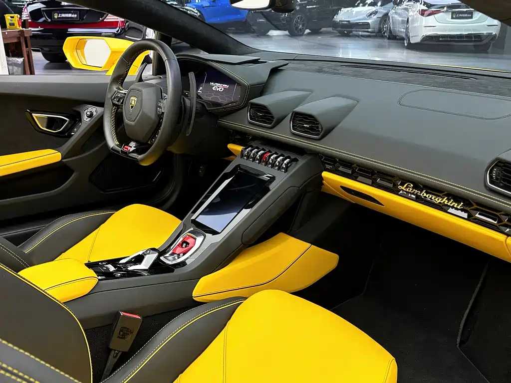 LAMBORGHINI HURACÁN