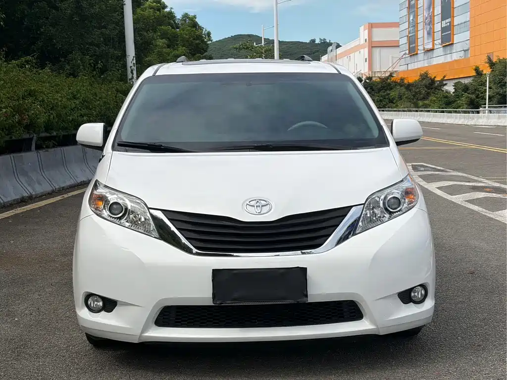 Toyota Sienna — миниатюра 19