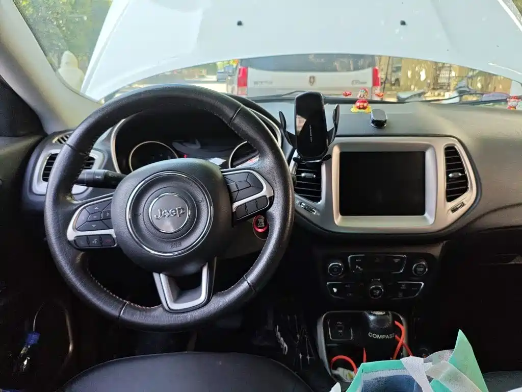 Jeep Compass — миниатюра 10