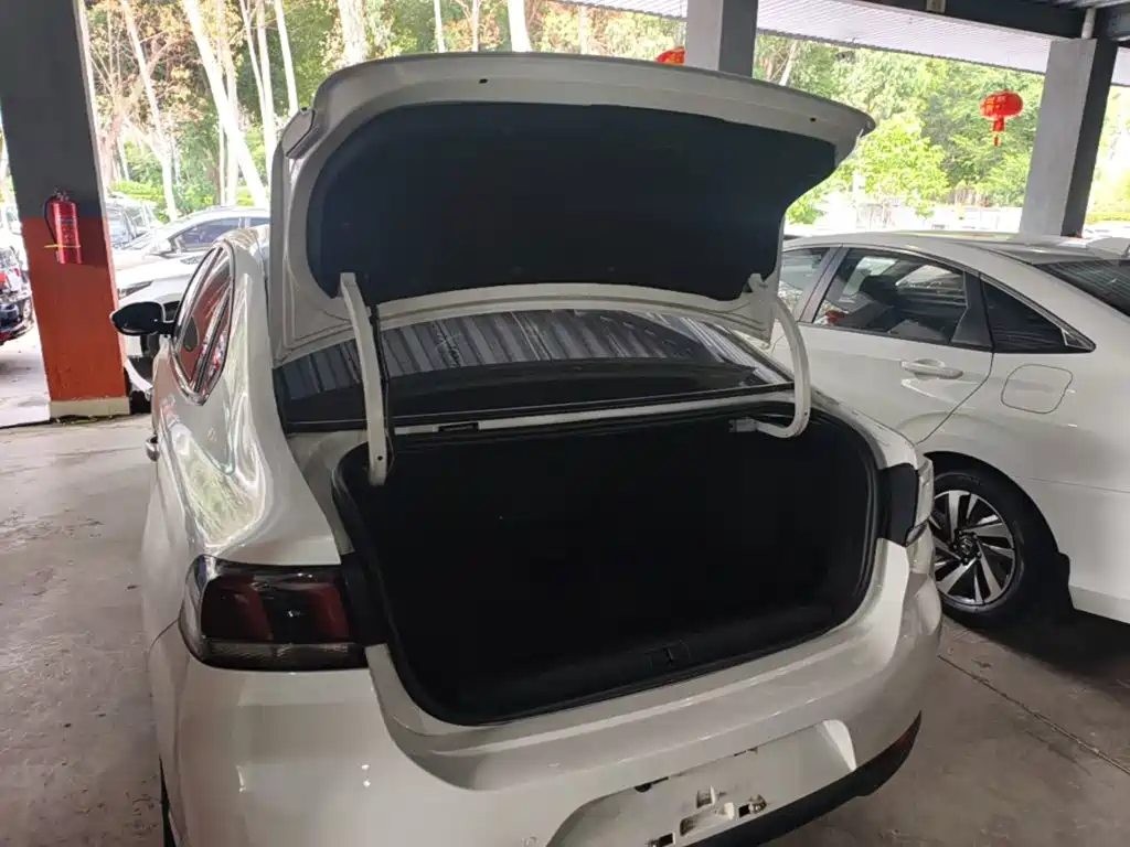 Peugeot 308 — миниатюра 19