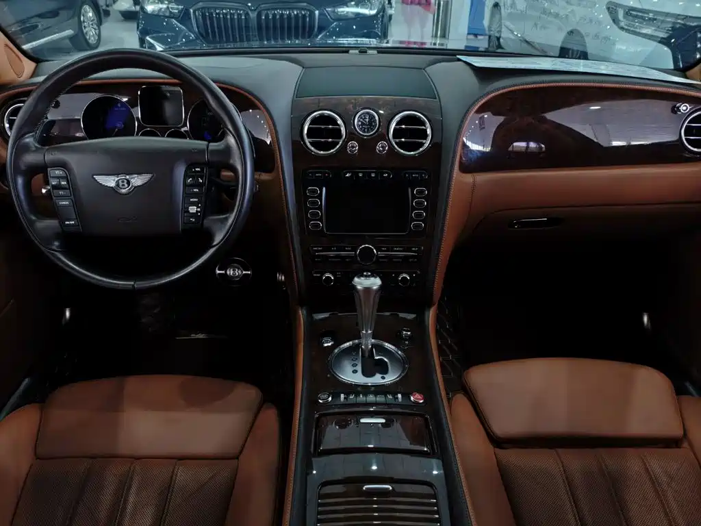 Bentley Flying Spur — миниатюра 13
