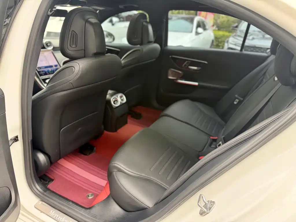 Mercedes-Benz C-Class — миниатюра 16
