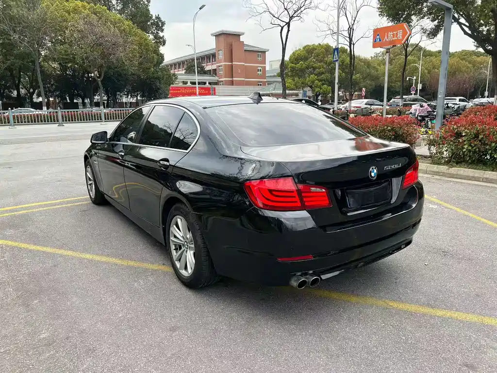 BMW 5 Series — миниатюра 4