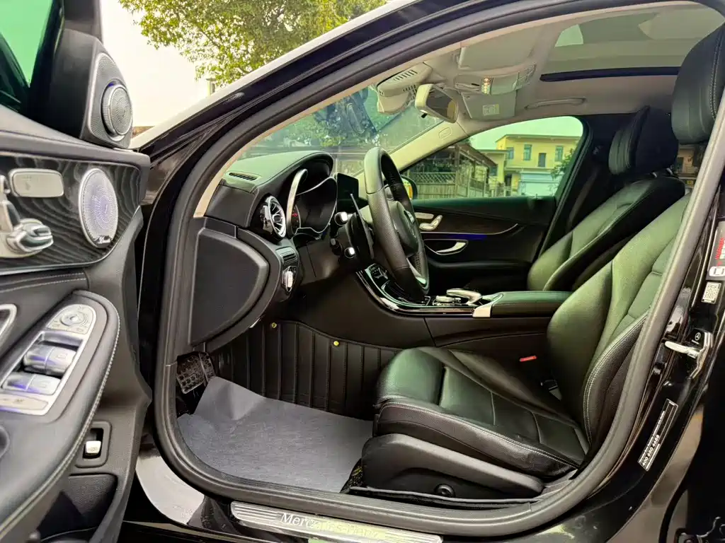 Mercedes-Benz C-Class — миниатюра 6
