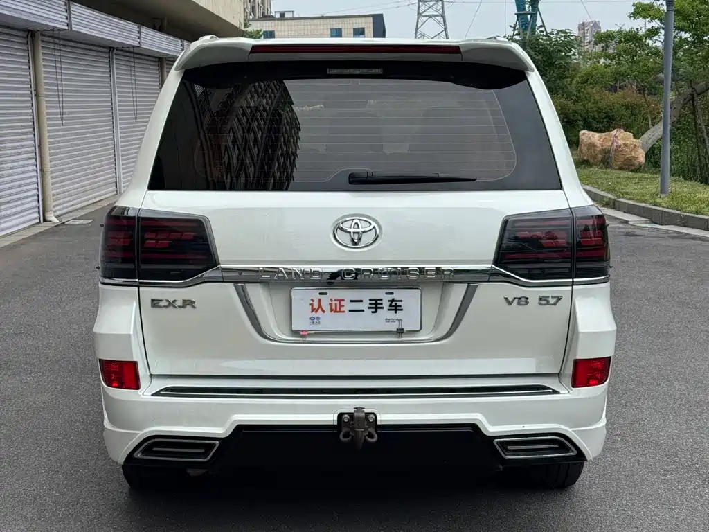 Toyota Land Cruiser 2017 5.7L