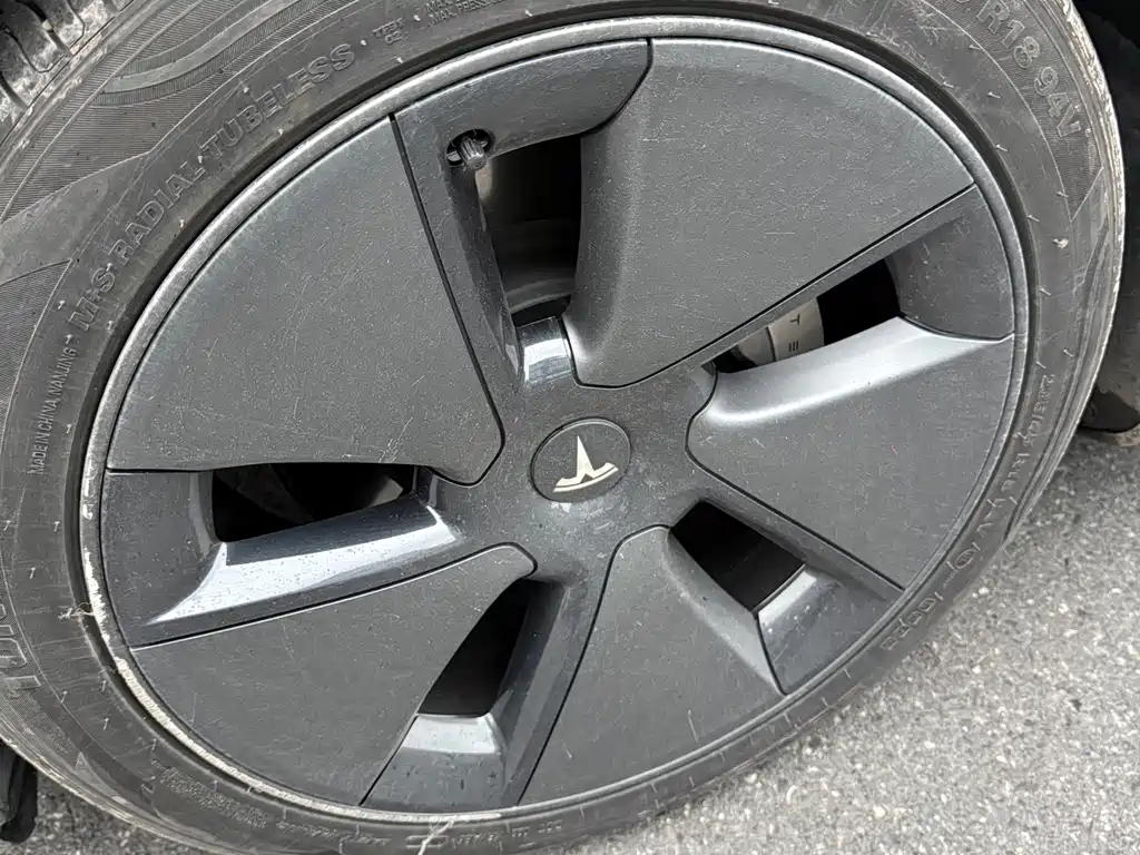 Tesla Model 3 — миниатюра 4