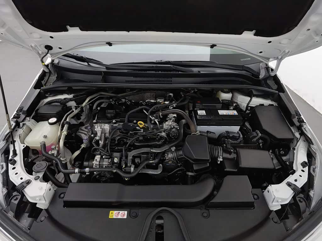 Toyota Corolla 1.5 л 2022 г. Белый, пробег 32900 км