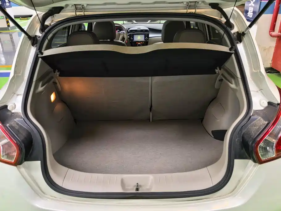 Nissan Tiida — миниатюра 4