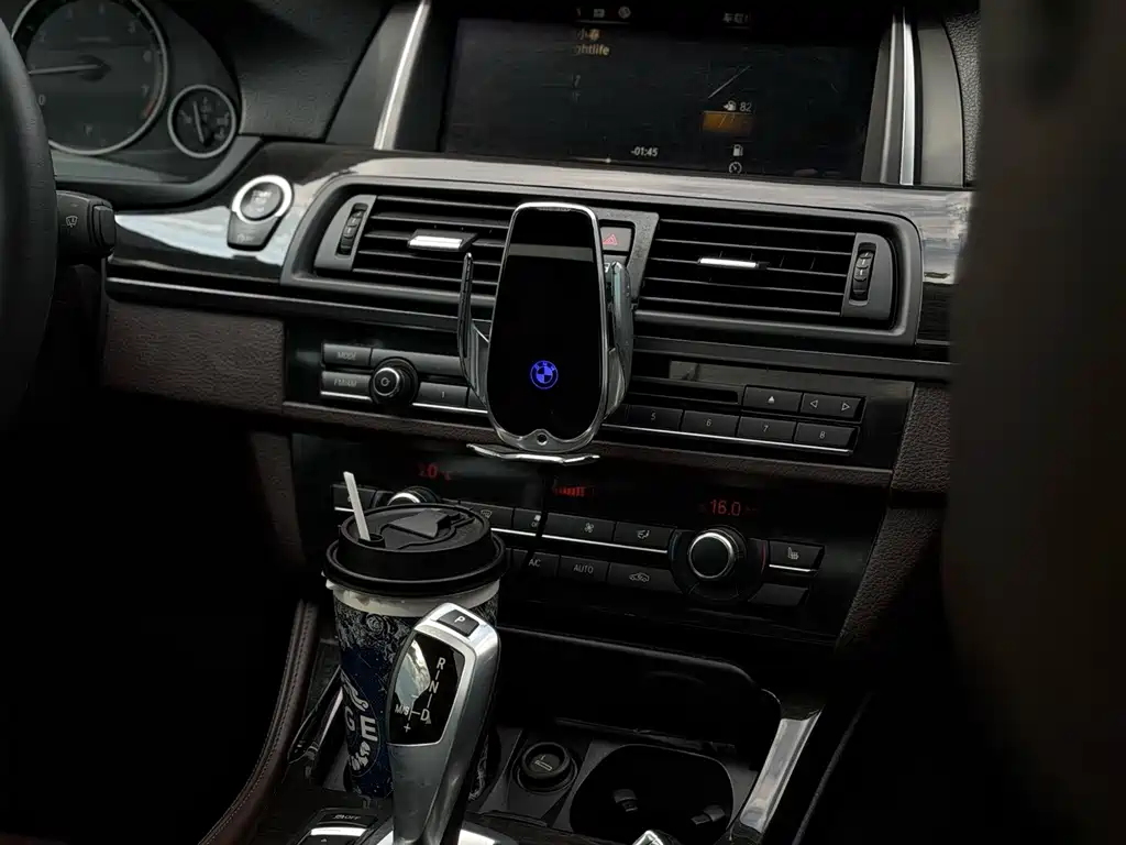 BMW 5 Series — миниатюра 24