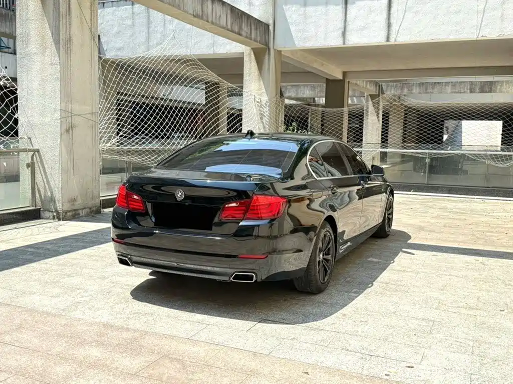 BMW 5 Series — миниатюра 4