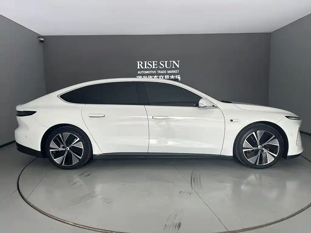 NIO NIO ET7