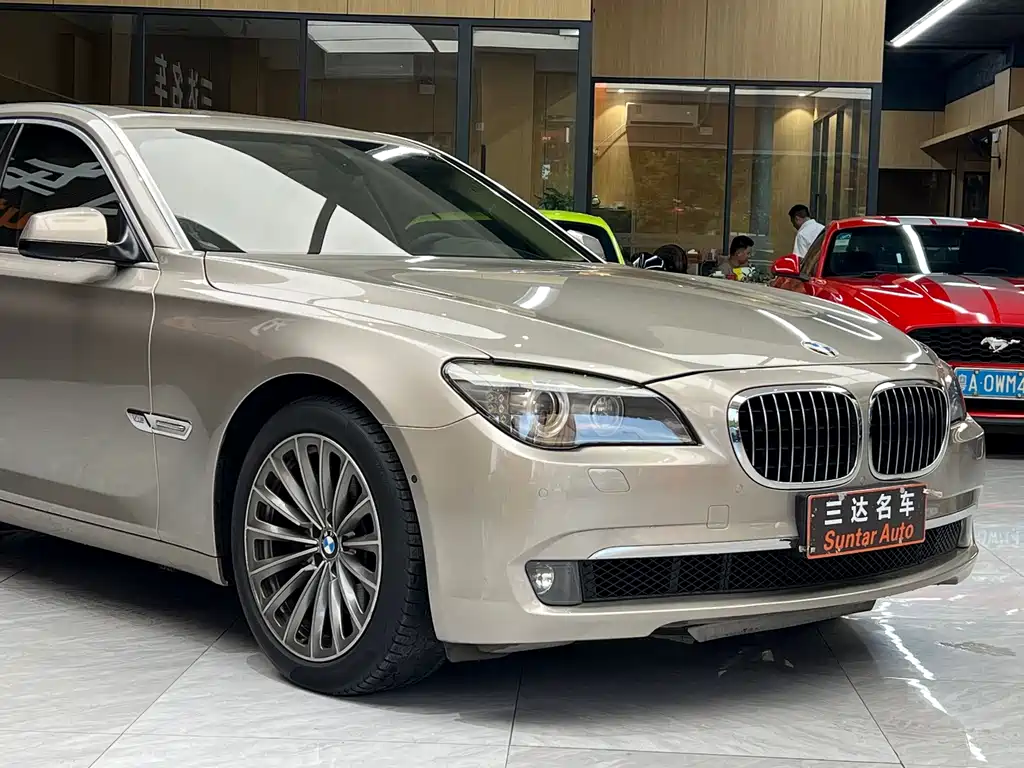 BMW 7 Series — миниатюра 10