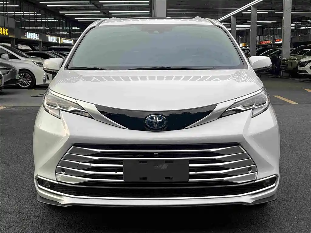Toyota Sienna — миниатюра 3