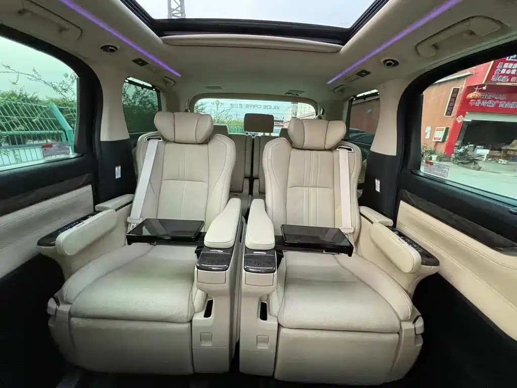 Toyota Vellfire — миниатюра 9