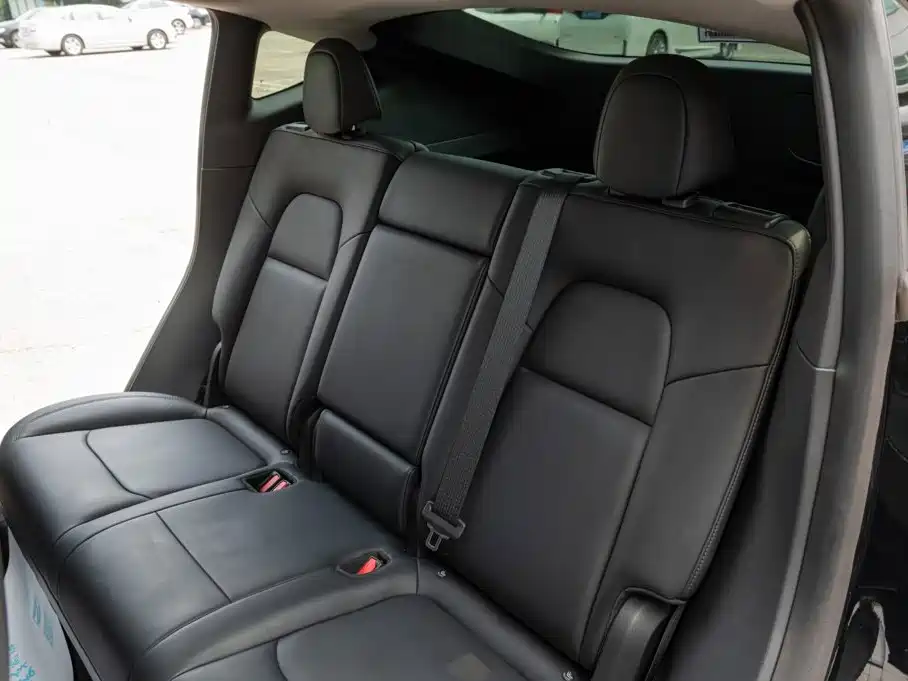 Tesla Model Y — миниатюра 11