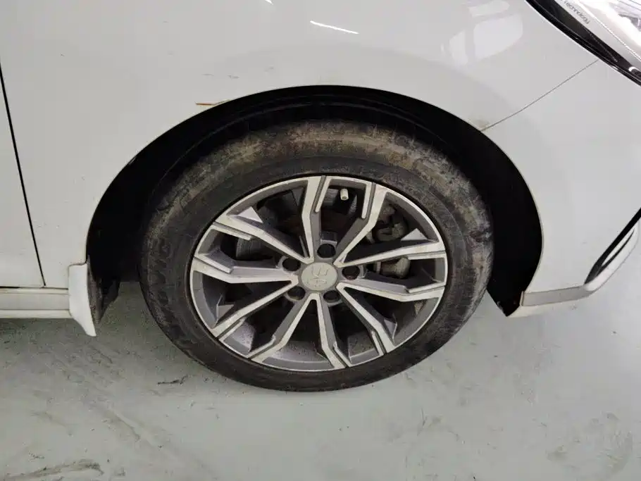 BYD MAX — миниатюра 6