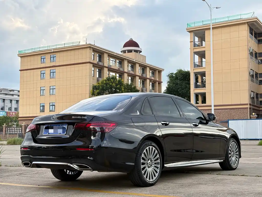 Mercedes-Benz E-Class — миниатюра 14