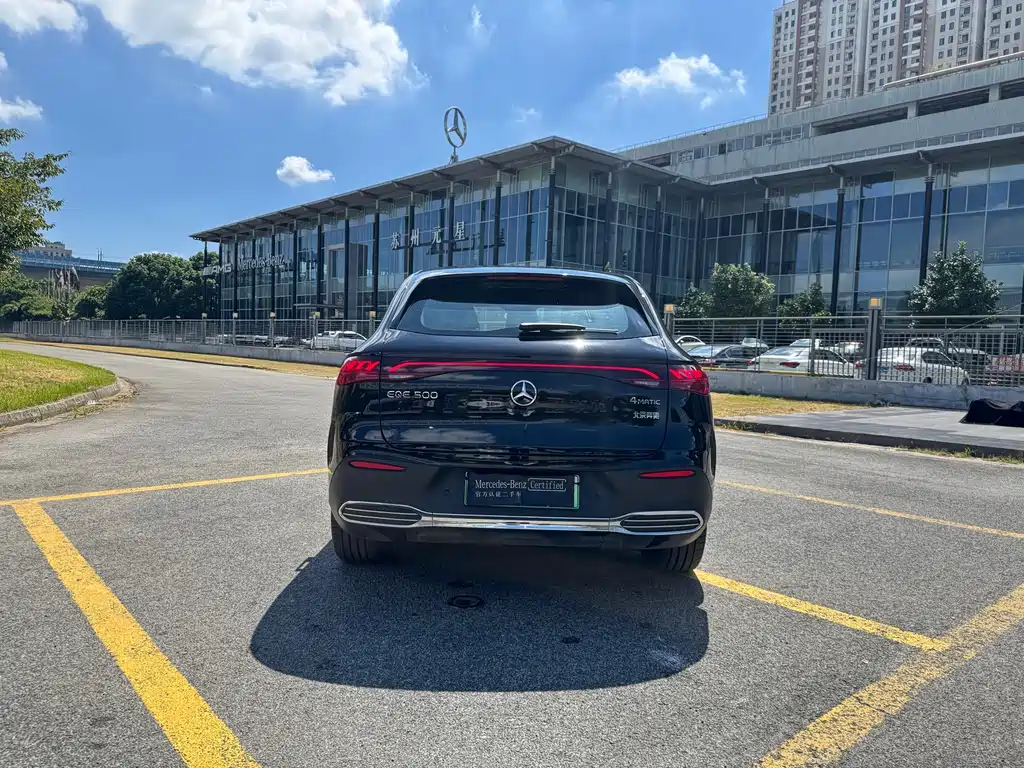 Mercedes-Benz EQE SUV — миниатюра 21