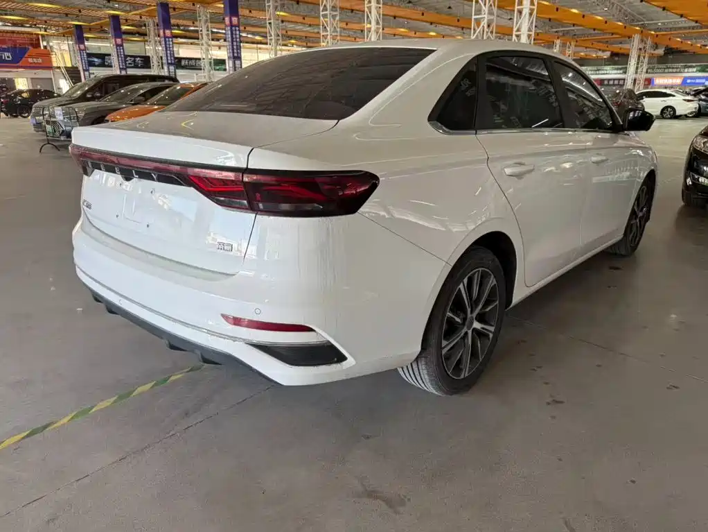 Geely Emgrand — миниатюра 10