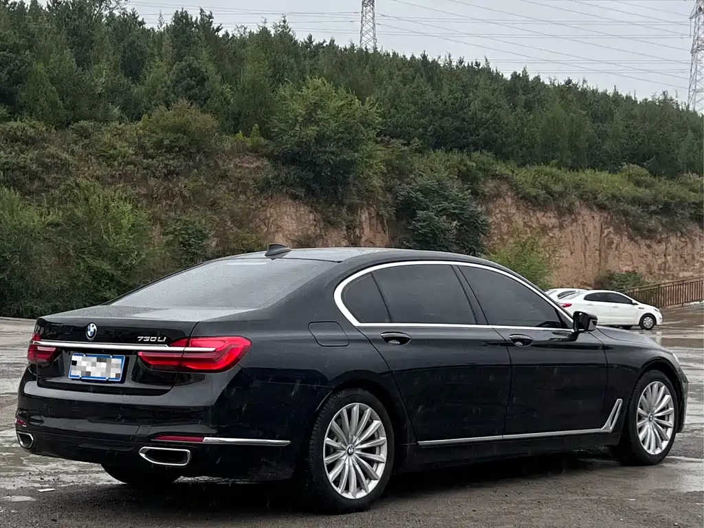 BMW 7 Series — миниатюра 4