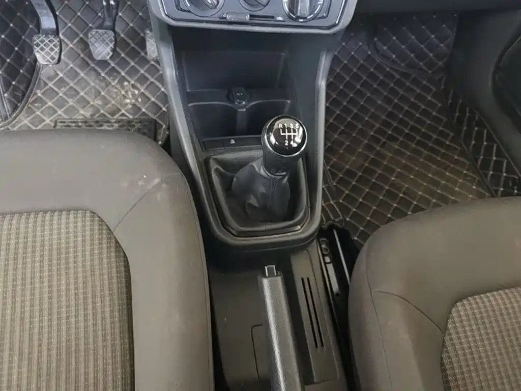 Volkswagen Santana — миниатюра 14