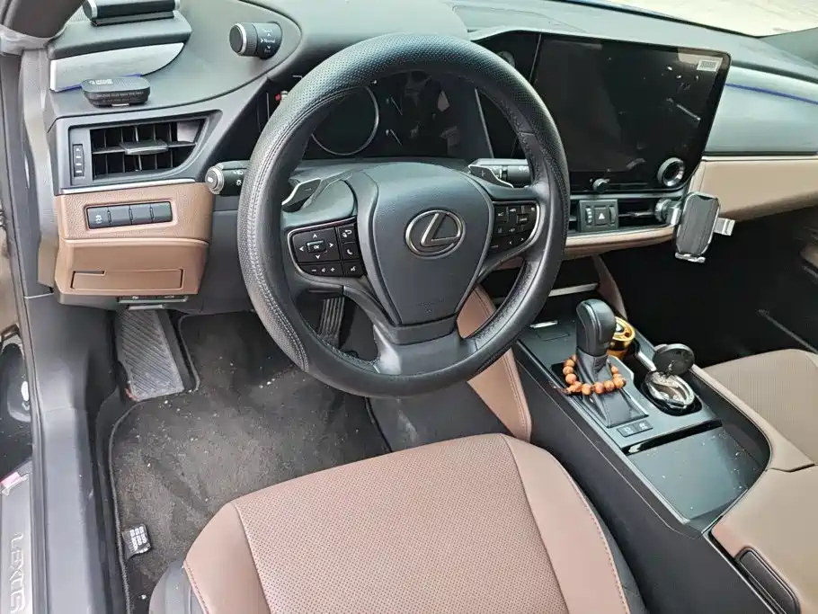 Lexus ES — миниатюра 12