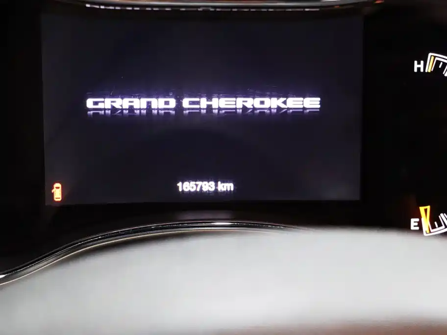 Jeep Grand Cherokee (Import) — миниатюра 23