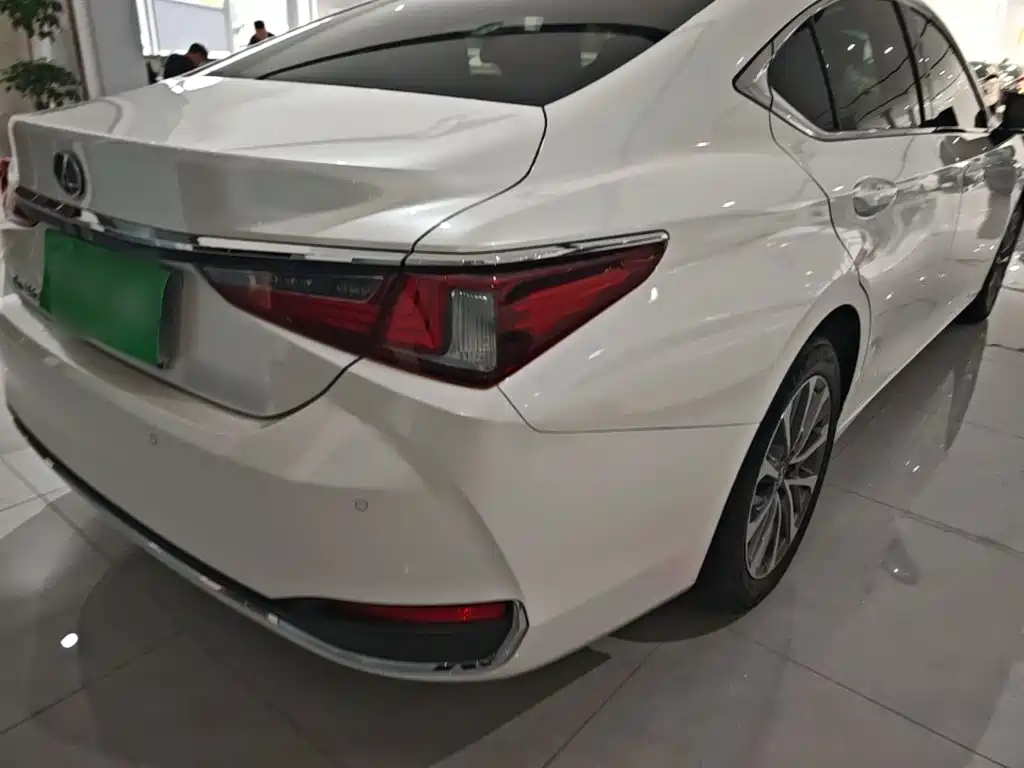 Lexus ES — миниатюра 8