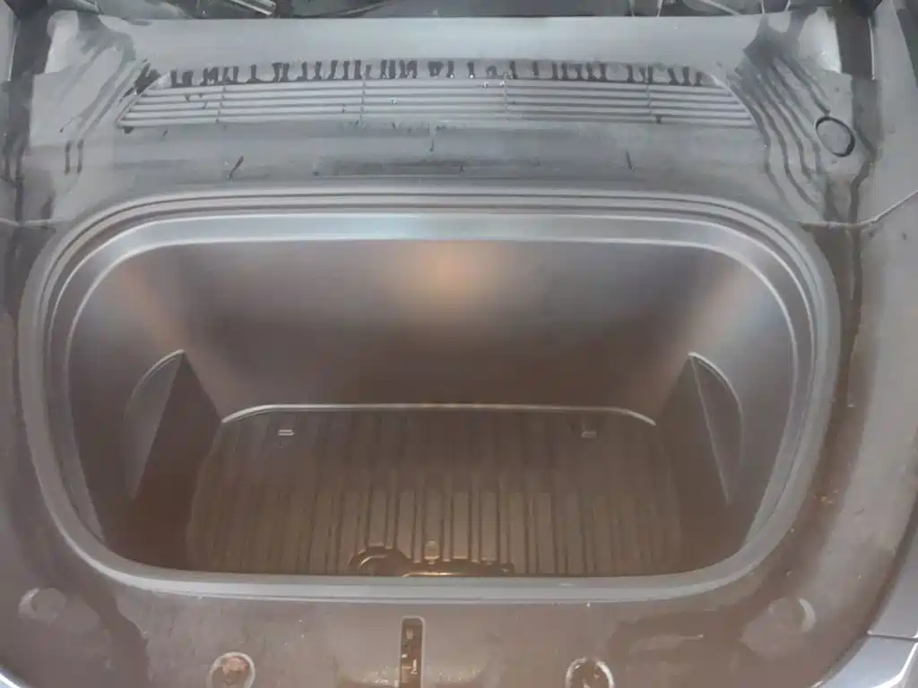 Tesla Model Y — миниатюра 20