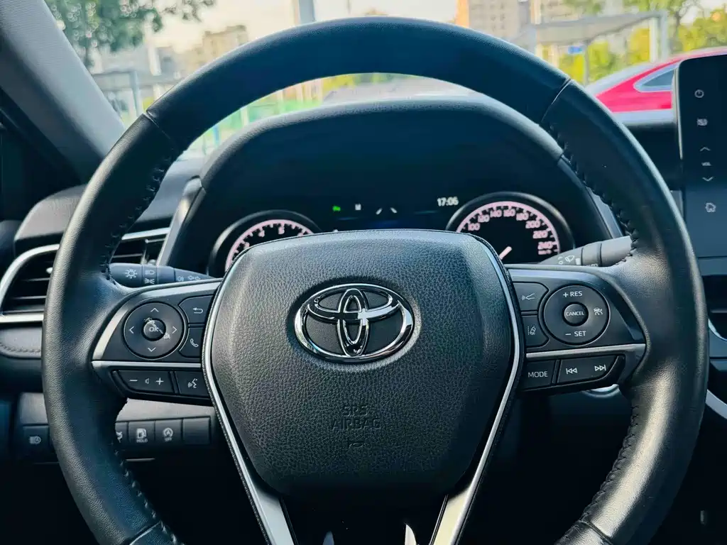 Toyota Camry — миниатюра 10