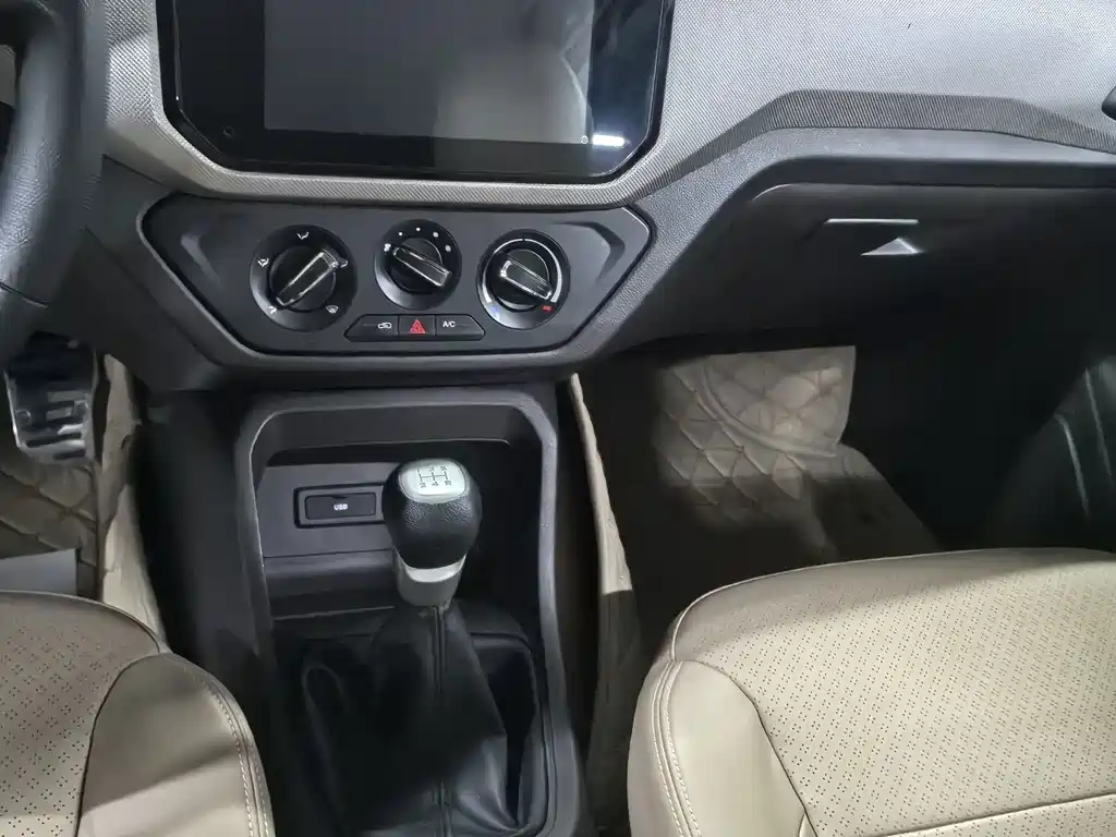 Wuling Hongguang — миниатюра 10