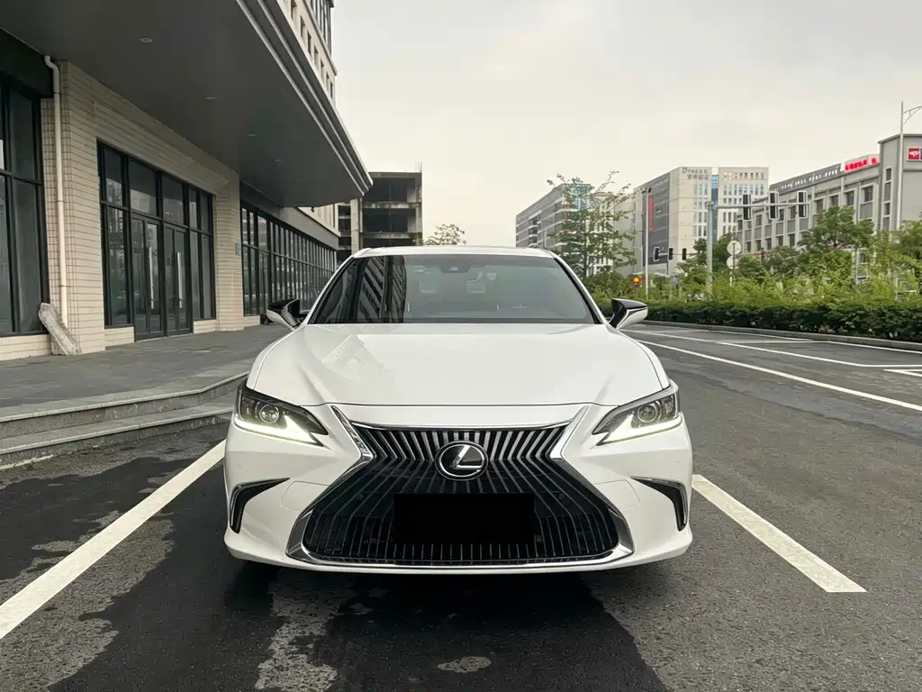 Lexus ES — миниатюра 2