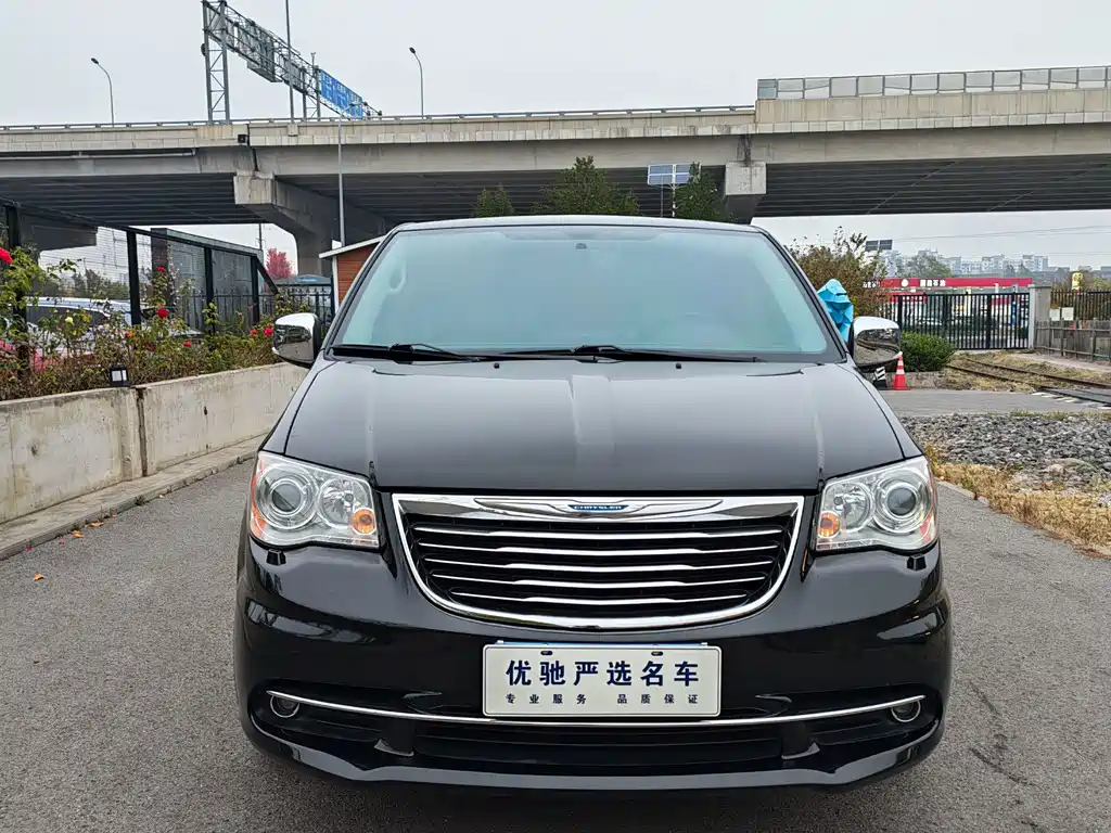 Chrysler Grand Voyager (Import) — миниатюра 2