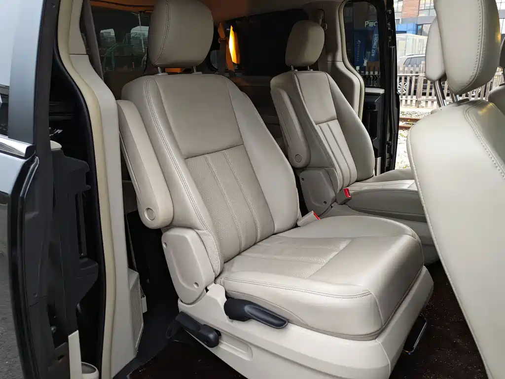 Chrysler Grand Voyager (Import) — миниатюра 19