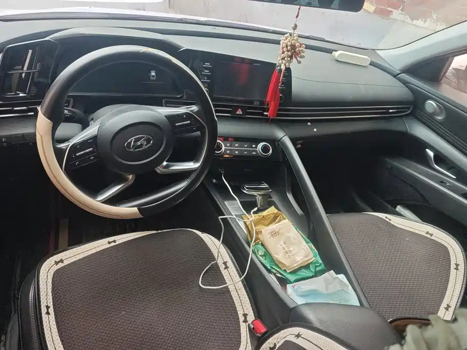 Hyundai Elantra — миниатюра 11