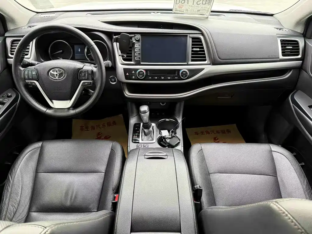 TOYOTA HIGHLANDER