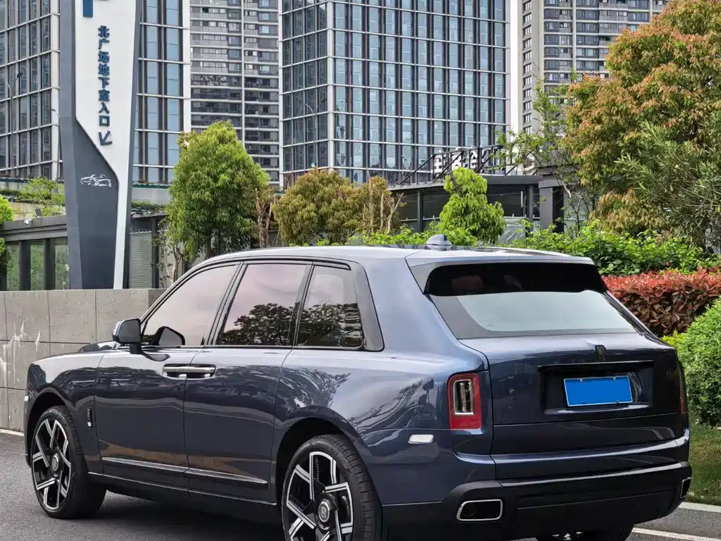 Rolls-Royce Cullinan 2024 мест