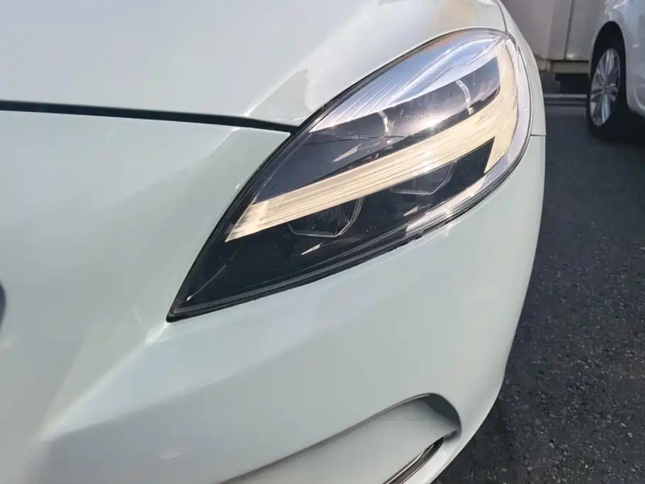 Volvo V40 — миниатюра 5