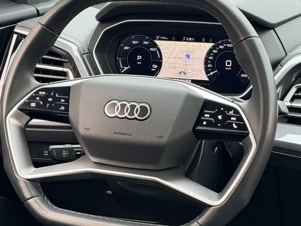 AUDI Q4 E TRON